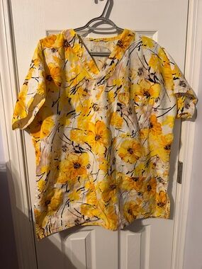 S.C.R.U.B.S. Yellow White Black Floral Medical Scrub Top Unisex XL or XXL